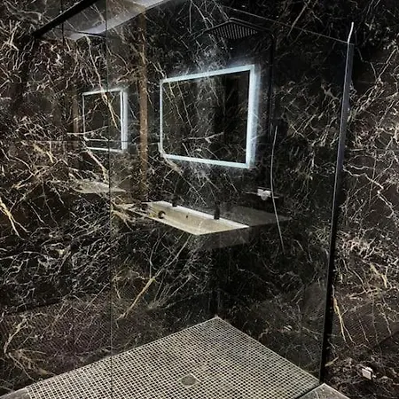 De Standing Avec Jacuzzi Exterieur Lägenhet